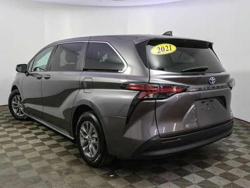 Used 2021 Toyota Sienna LE image 7