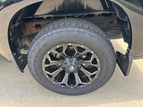 Used 2019 Chevrolet Silverado 1500 Custom w/ Custom Value Package AWD/4WD image 10