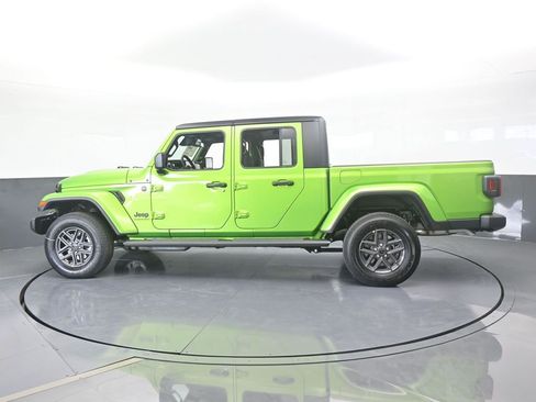 New 2026 Jeep Gladiator Sport AWD/4WD image 3