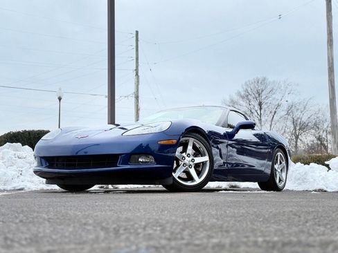 Used 2005 Chevrolet Corvette Coupe w/ Preferred Equipment Group image 1