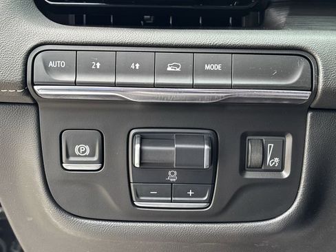 Used 2024 Cadillac Escalade Premium Luxury w/ Performance Package AWD/4WD image 18