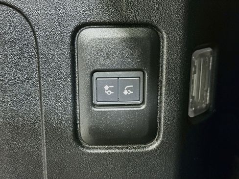 Used 2025 Land Rover Defender 110 S AWD/4WD image 44