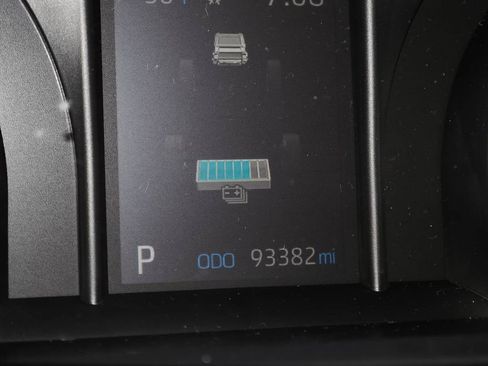 Used 2021 Toyota Venza LE image 19