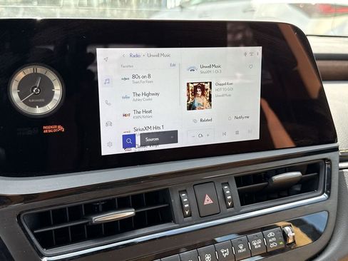 Used 2025 Lexus ES 350 w/ Premium Package image 23