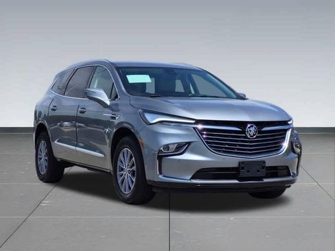 Used 2024 Buick Enclave Essence AWD/4WD image 8