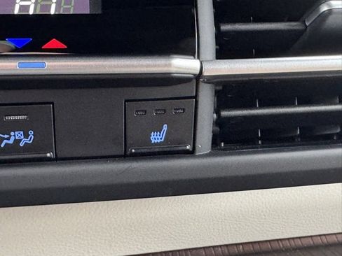 Certified 2023 Toyota Sienna XLE image 18