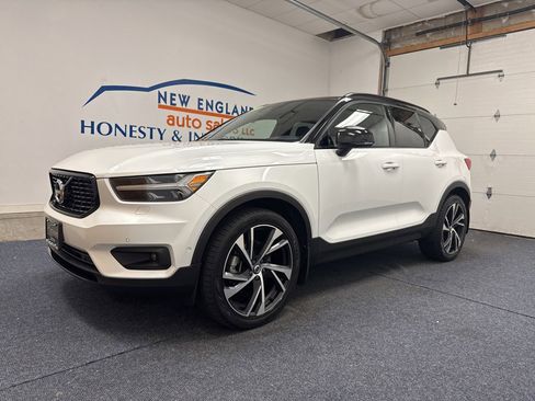 Used 2019 Volvo XC40 T5 R-Design AWD/4WD image 1