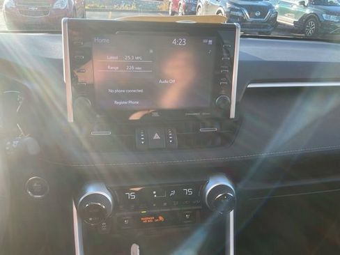 Used 2022 Toyota RAV4 Limited image 16