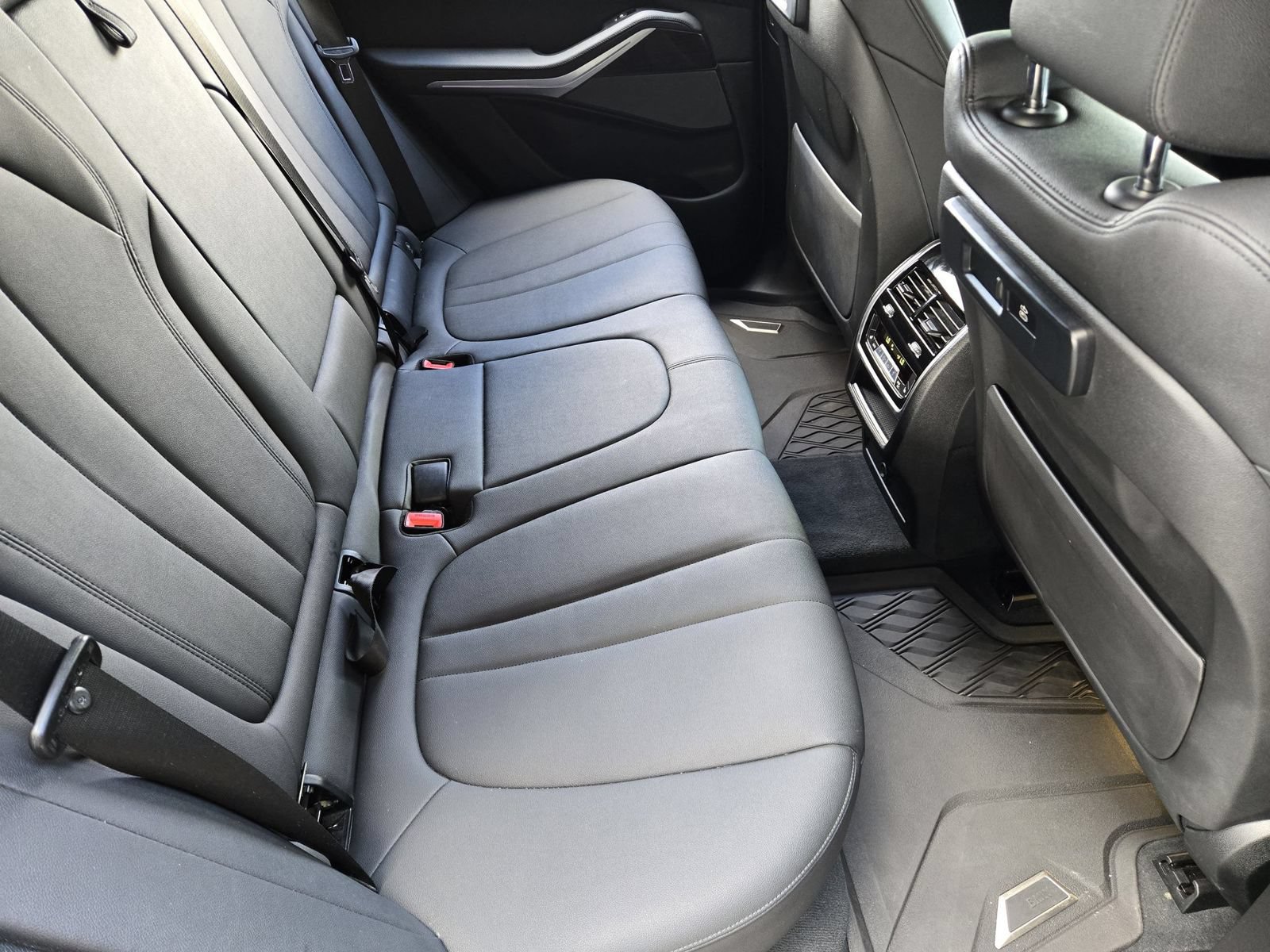 Used 2021 BMW X5 xDrive40i w/ Premium Package AWD/4WD image 32