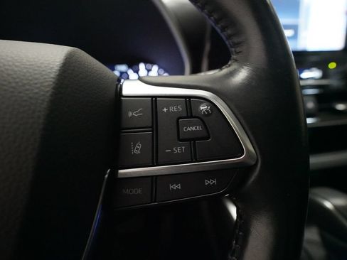 Used 2020 Toyota Highlander XLE FWD image 19