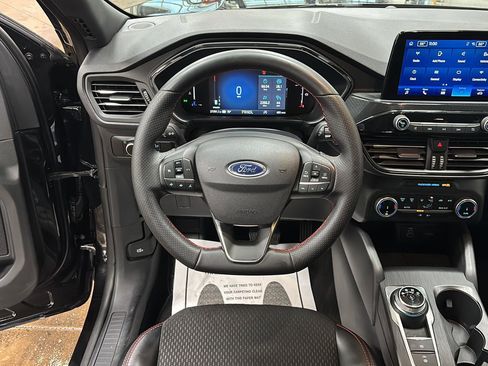 Used 2025 Ford Escape ST-Line AWD/4WD image 6