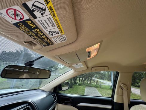 Used 2015 Toyota Highlander Plus FWD image 34
