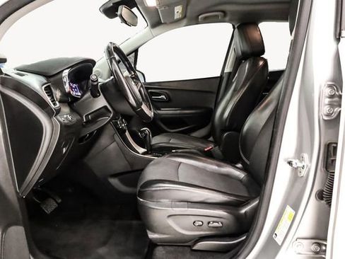 Used 2019 Chevrolet Trax LT w/ LT Convenience Package image 13