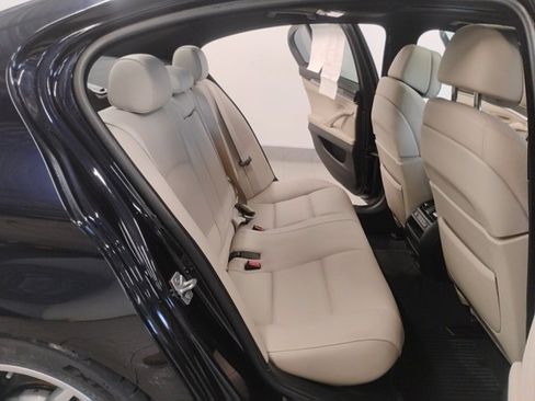 Used 2012 BMW 550i xDrive Sedan image 26