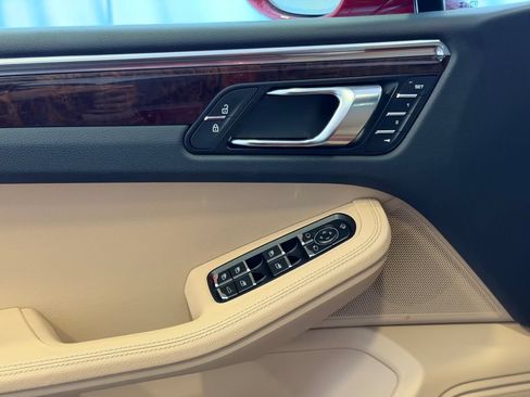 Certified 2026 Porsche Macan AWD/4WD image 14