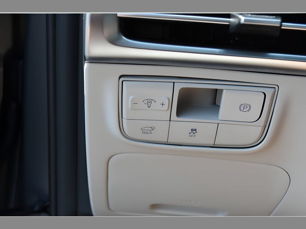 Used 2025 Hyundai Tucson Limited FWD image 23