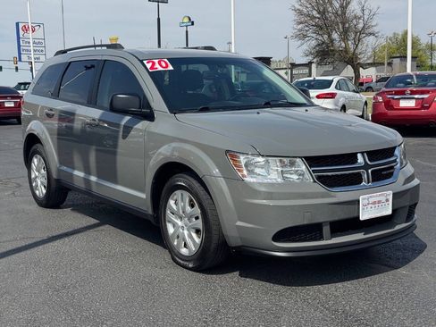 Used 2020 Dodge Journey SE w/ SE Popular Equipment Group FWD image 3