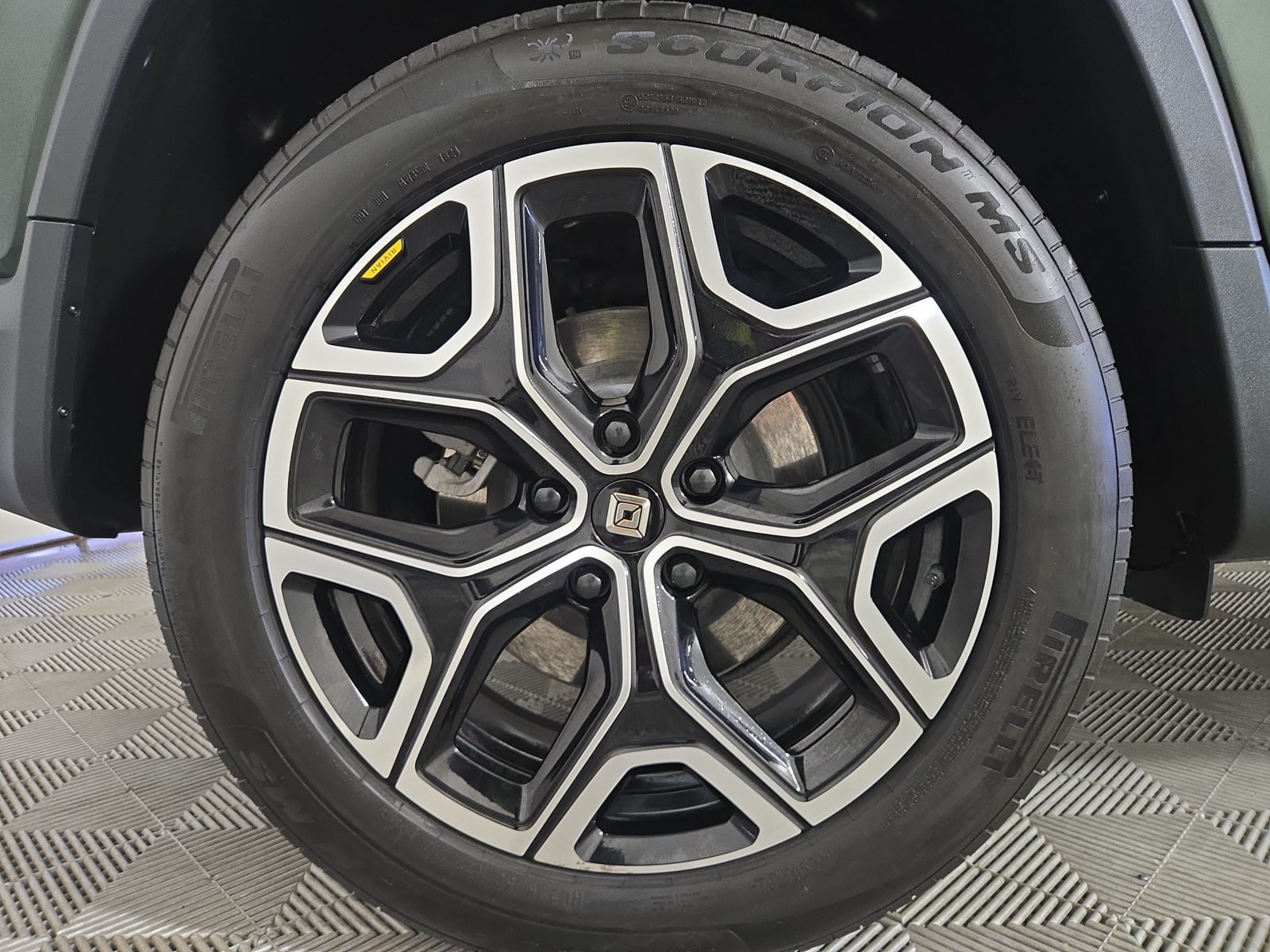 Used 2025 Rivian R1T Adventure Dual AWD/4WD image 12
