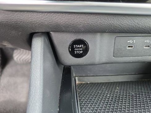 Used 2025 Nissan Rogue SV image 30