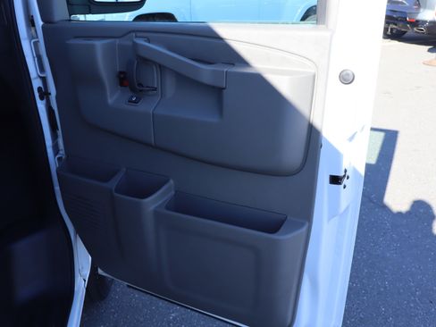 Used 2025 Chevrolet Express 3500 LS image 32
