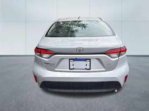 Used 2025 Toyota Corolla LE FWD image 3