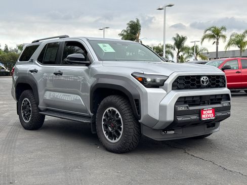 Certified 2025 Toyota 4Runner TRD Off-Road Premium image 4
