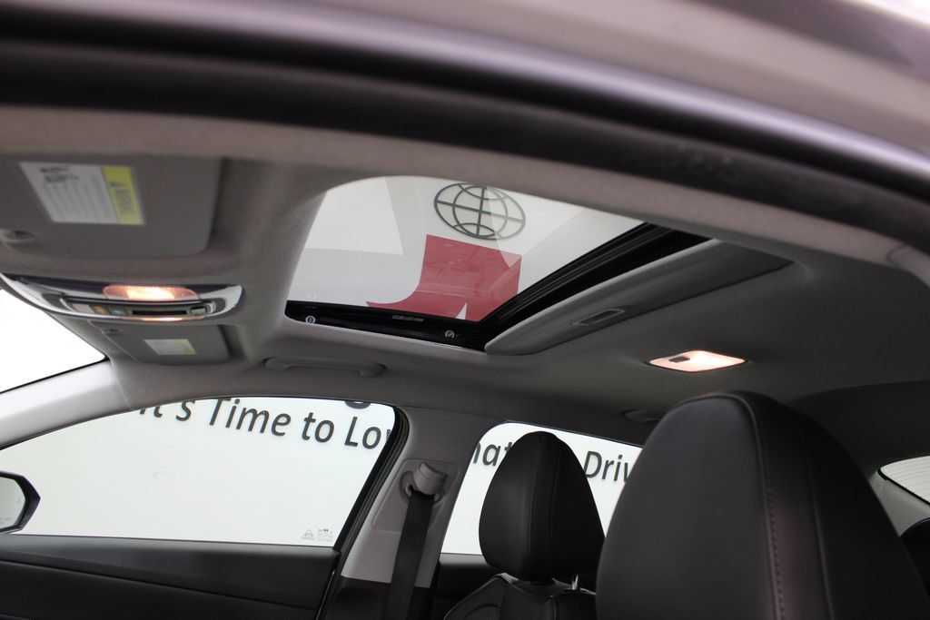 Used 2024 Hyundai Elantra Limited FWD image 14