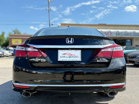 Used 2017 Honda Accord Touring image 5