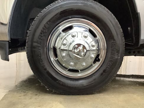 Used 2024 RAM 3500 Big Horn image 29