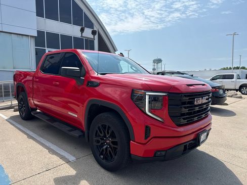Used 2023 GMC Sierra 1500 Elevation AWD/4WD image 3