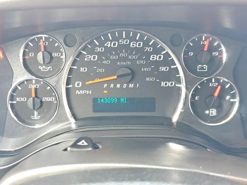 Used 2017 Chevrolet Express 2500 RWD image 15