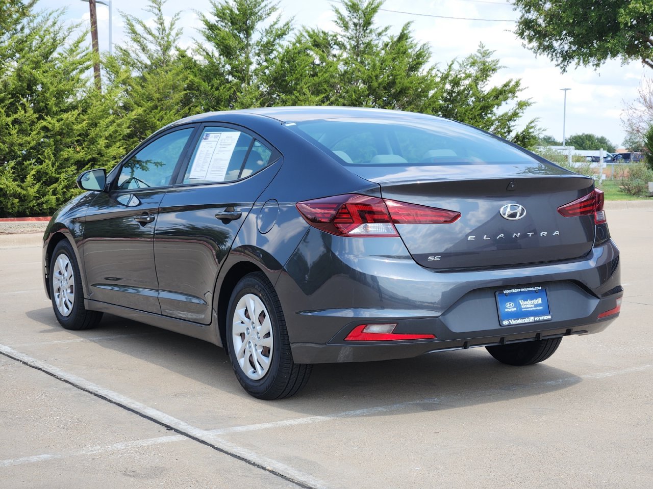Used 2020 Hyundai Elantra SE FWD image 3