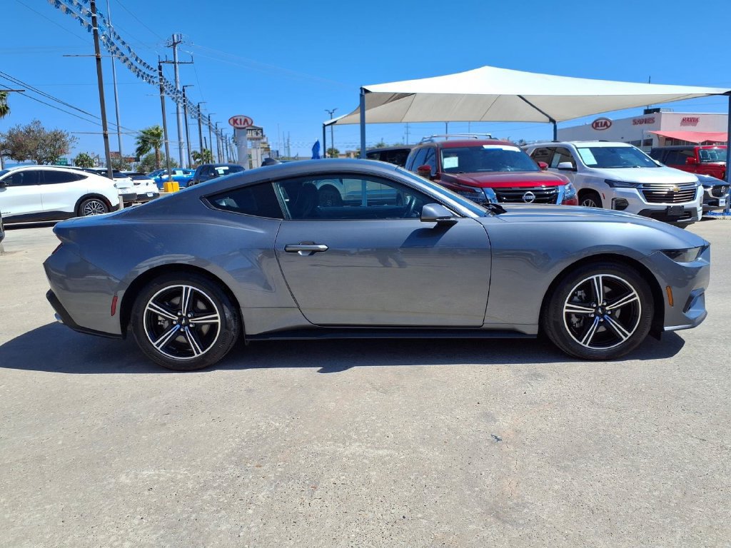 Used 2025 Ford Mustang Coupe RWD image 9