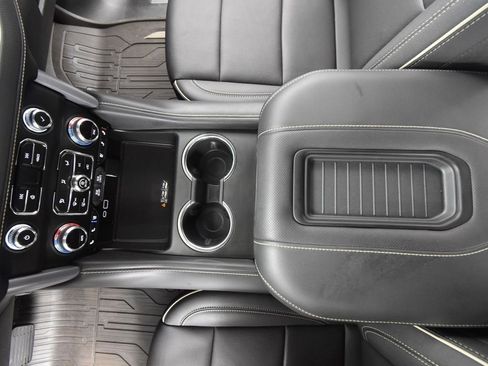 Used 2024 GMC Yukon XL SLT image 36