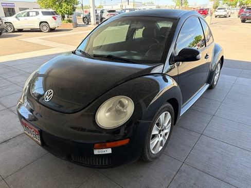 Used 2010 Volkswagen Beetle Coupe FWD image 2