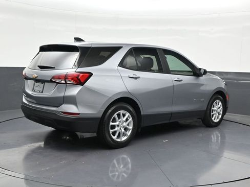 Used 2023 Chevrolet Equinox LS image 5
