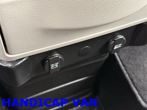Used 2019 Dodge Grand Caravan SE image 28