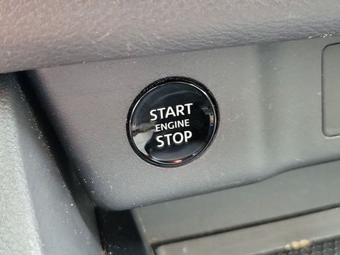Used 2025 Nissan Rogue SV FWD image 29