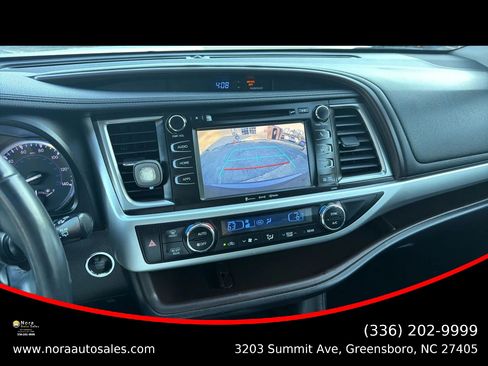 Used 2019 Toyota Highlander XLE FWD image 30