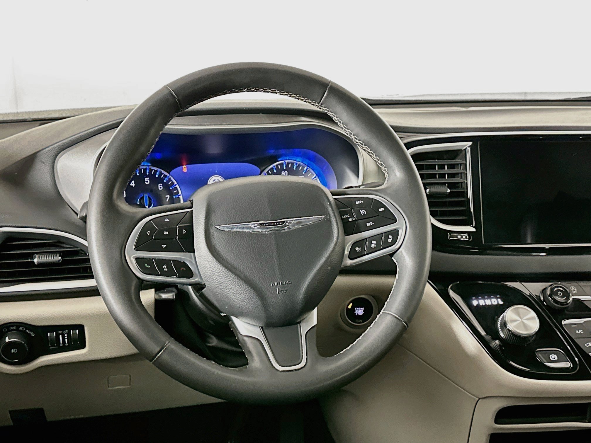 Used 2023 Chrysler Pacifica Touring-L FWD image 18
