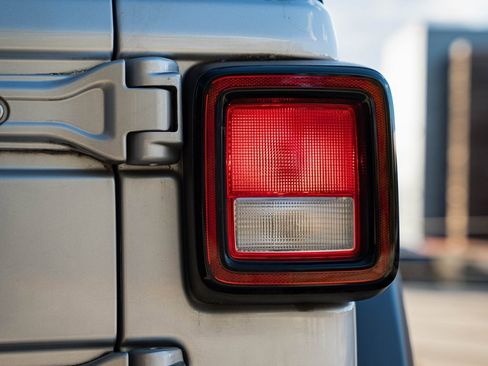 Used 2022 Jeep Wrangler Unlimited Sport image 6