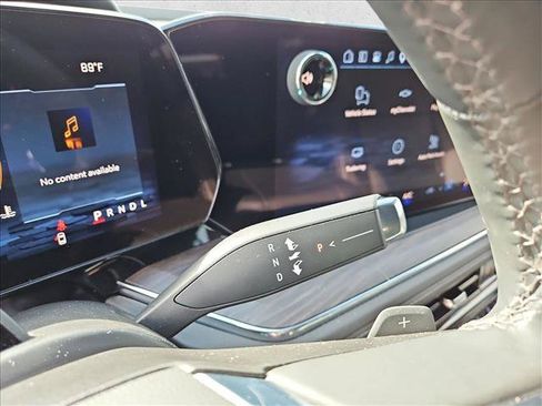 Used 2025 Chevrolet Suburban LT w/ Advanced Technology Package RWD image 11