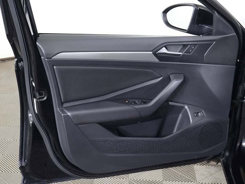 Used 2019 Volkswagen Jetta SE w/ Cold Weather Package image 23