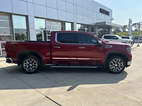 Used 2024 GMC Sierra 1500 SLT w/ SLT Premium Plus Package AWD/4WD image 10