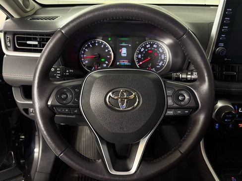 Used 2022 Toyota RAV4 XLE Premium image 20
