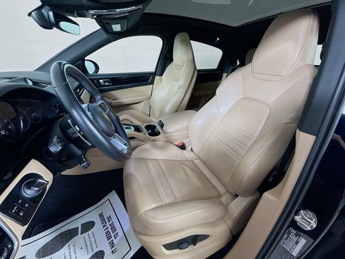 Certified 2023 Porsche Cayenne Coupe AWD/4WD image 5
