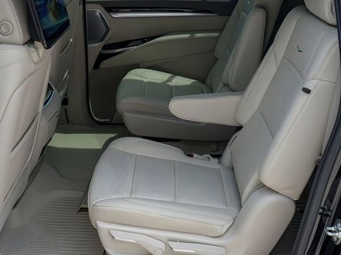 New 2026 Cadillac Escalade ESV Platinum Sport w/ LPO, ONYX Package AWD/4WD image 21