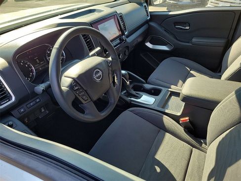 Used 2024 Nissan Frontier SV w/ SV Convenience Package image 3