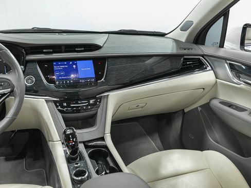 Used 2023 Cadillac XT6 Premium Luxury image 32
