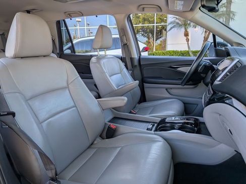 Used 2018 Honda Pilot Touring image 17